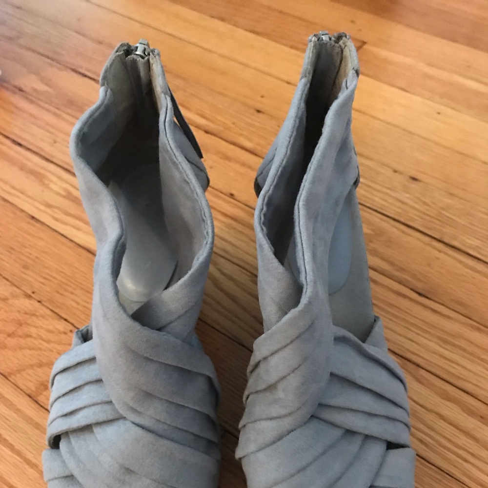 Grey Divided Wedge Sandals by H&M size 5